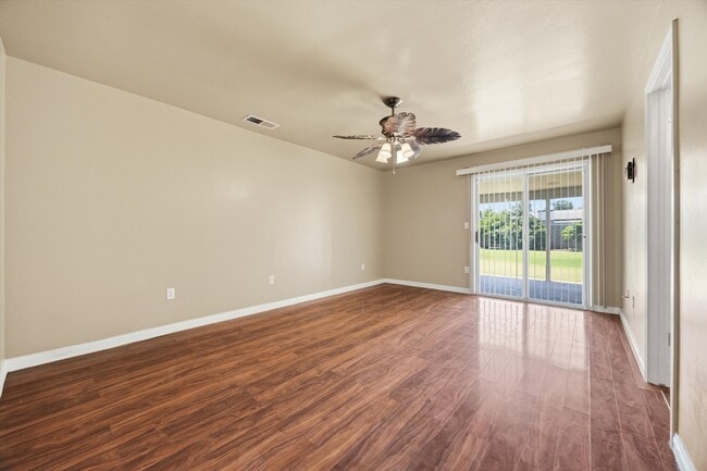 Photo - 5809 Roscomare St