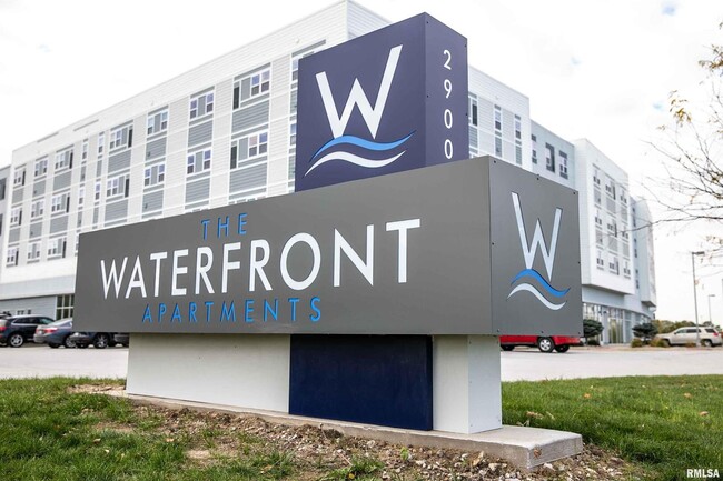 Building Photo - 2900 River Dr