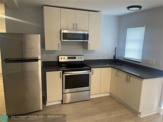 Photo - 780 NE 46th Ct