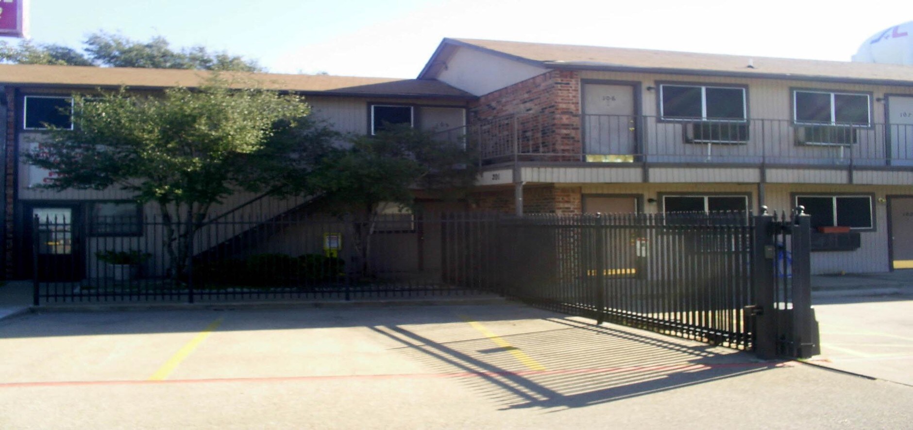 Photo - Midway Inn Apartments
