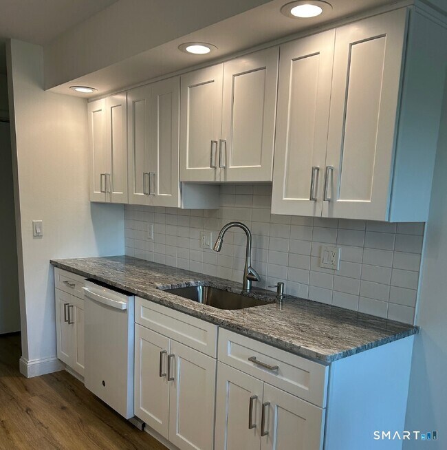 6 Canterbury Ct Unit 6