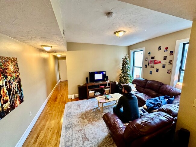 Building Photo - 17 Highgate St Unit 6