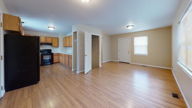 Photo - 5 bedrooms, 2.5 bathrooms House