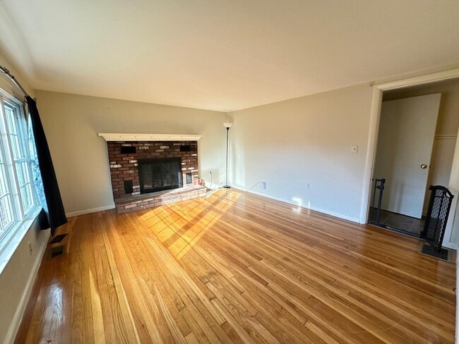 Photo - 91 W Main St