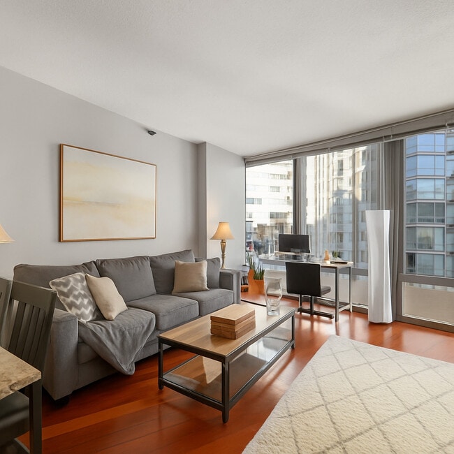 Photo - 600 N Kingsbury St