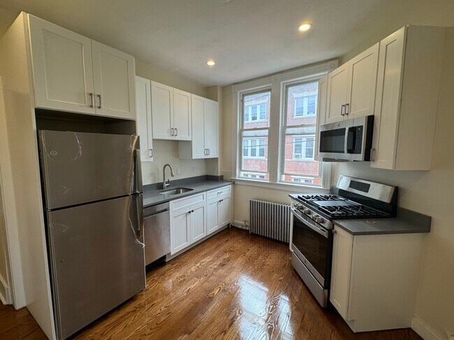 Building Photo - 1 Miles St Unit 2