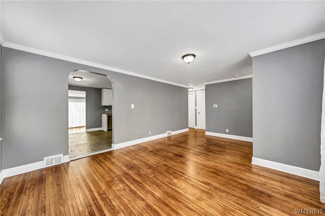Photo - 206 Wrexham Ct N