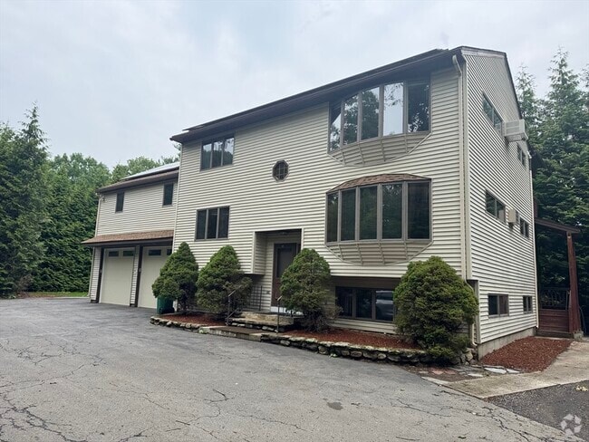 Building Photo - 271 Wanoosnoc Rd Unit 2 Rental