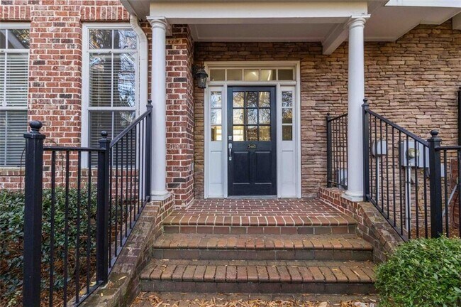 Photo - 5460 Glenridge View NE