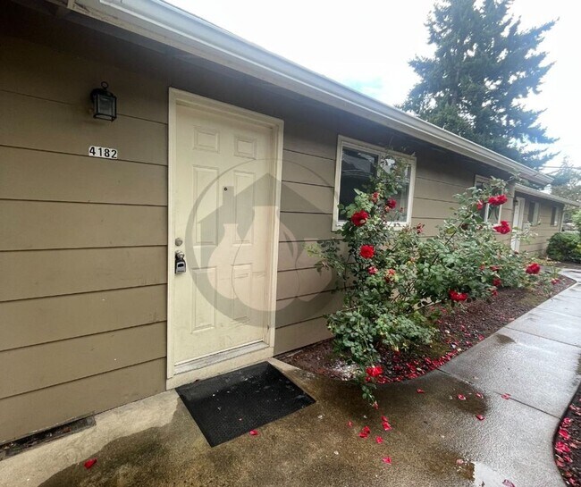 Building Photo - Center St #2020-555 Unit 4182