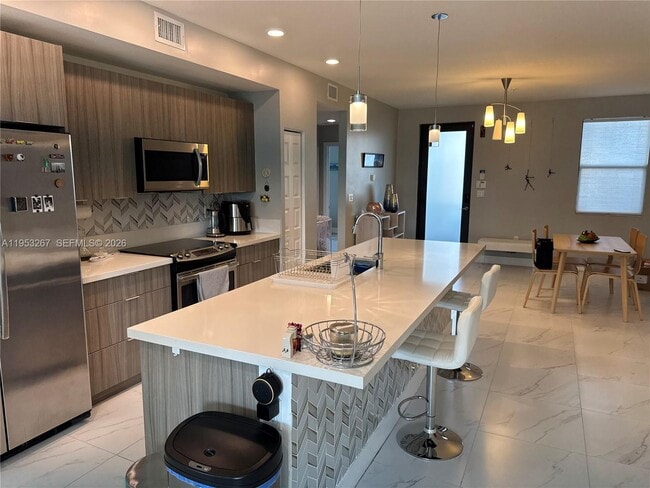 Building Photo - 7809 NW 104th Ave Unit 28