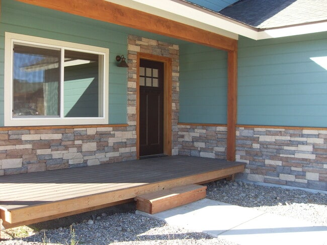 Photo - Unfurnished 3 Bedroom Home in Lake Hatcher