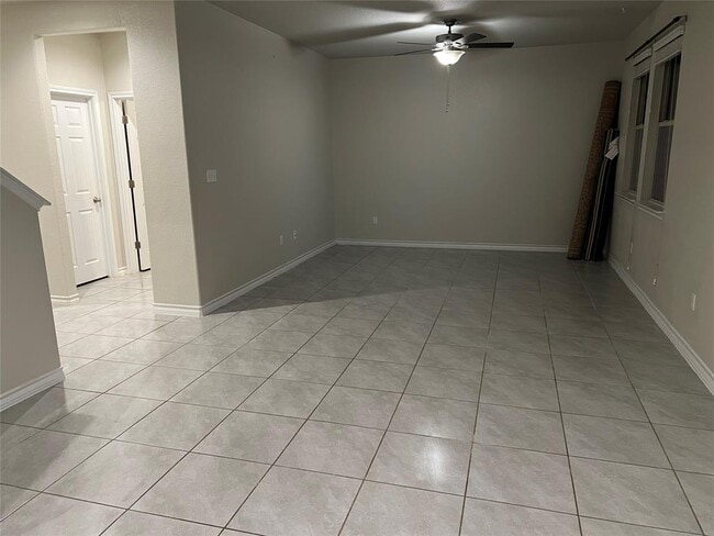 Photo - 341 Mary Max Cir