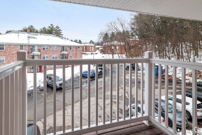 2BR, 1BA - 676SF - Balcony