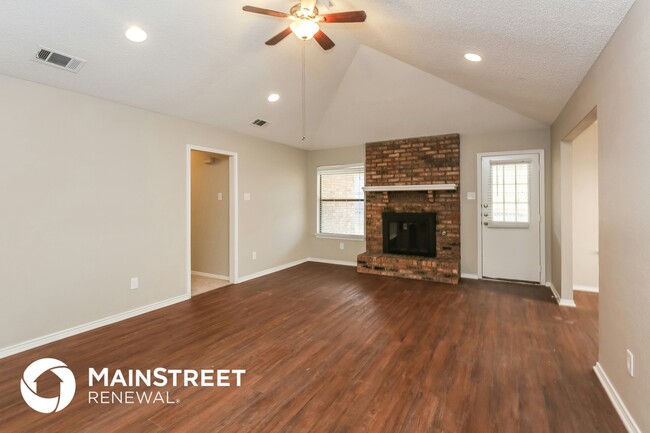 Photo - 521 Anglebluff Dr