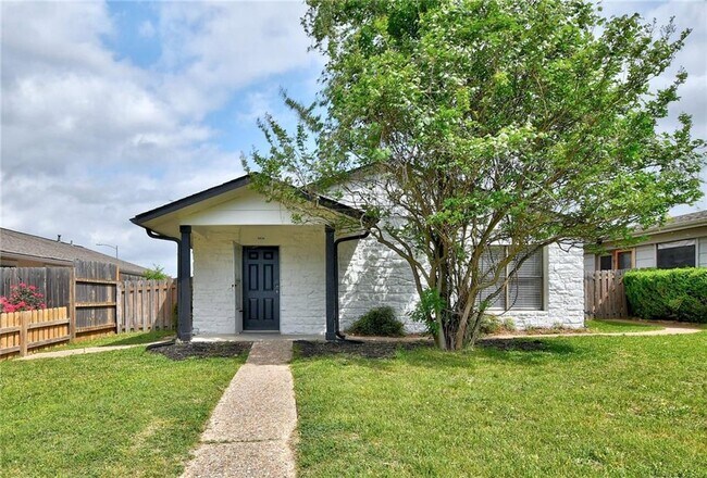 Photo - 5604 Pinon Vista Dr House