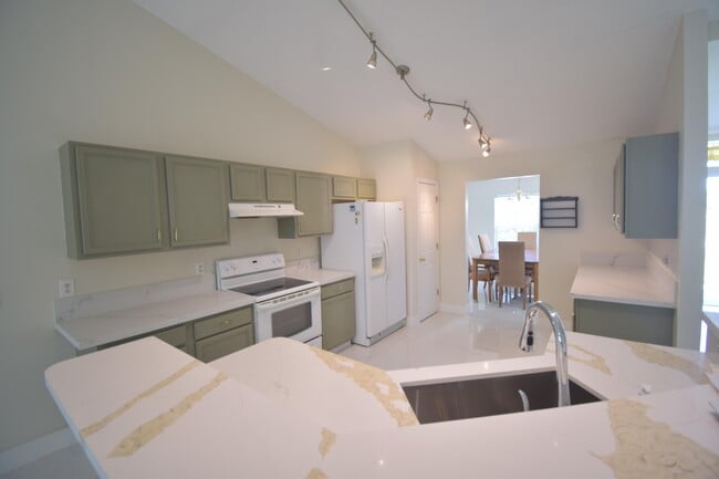 Photo - 2198 SW Cameo Blvd