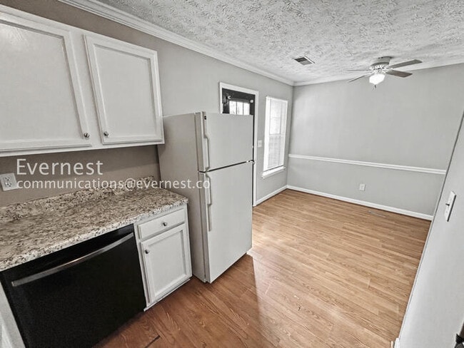 Photo - 2 Bed/1.5 Bath Townhome with Modern Amenities / Pet-Friendly / Coming Soon!