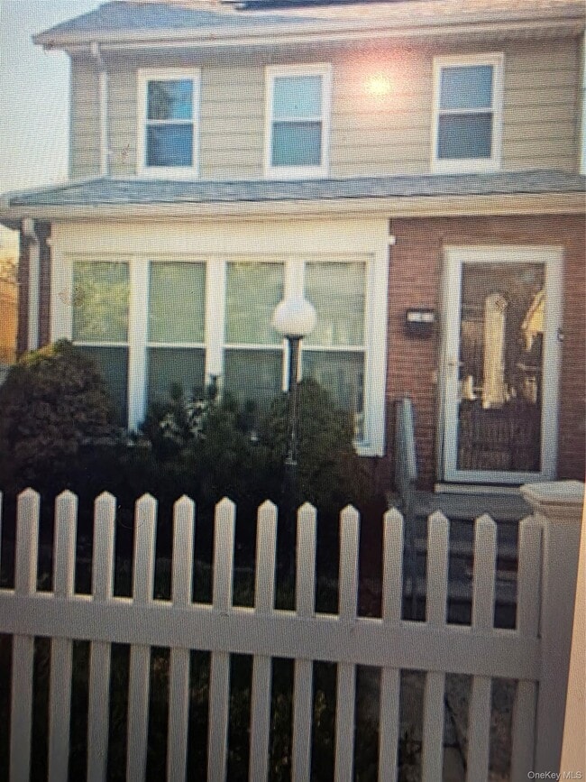 Photo - 114-36 194th St
