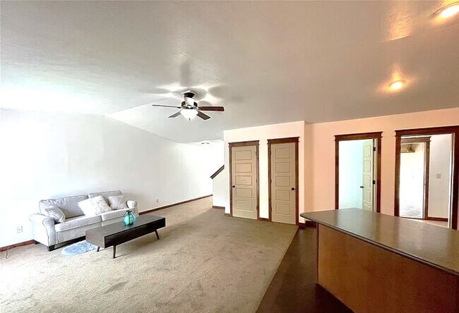 Photo - Beautiful 3 bedroom 2 1/2 bath townhouse in 4 Corners! Fenced backyard!