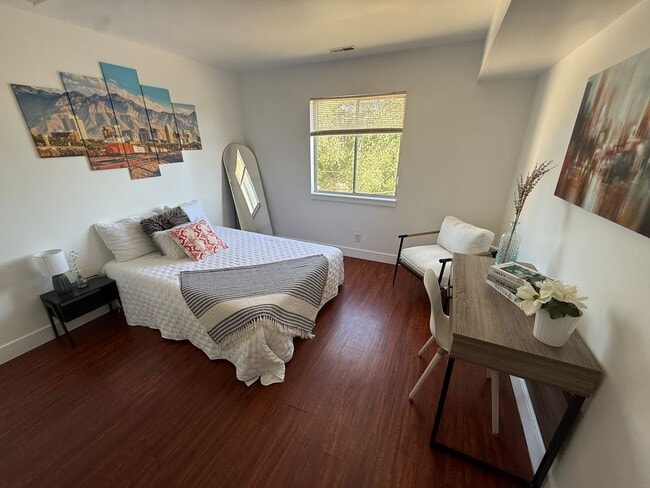 Building Photo - Nice Private Furnished  Girl Room Downtown with View Unit 18 - 18B