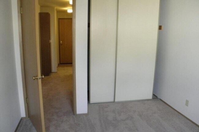 Photo - Lakeview Court Apartments