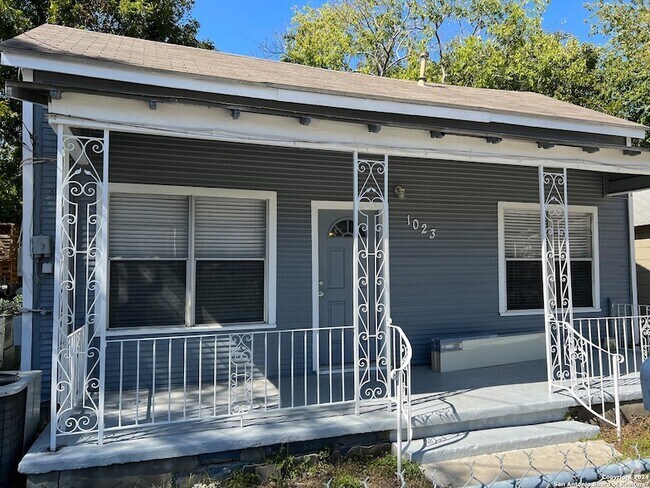 Building Photo - 1023 N Cherry St Rental