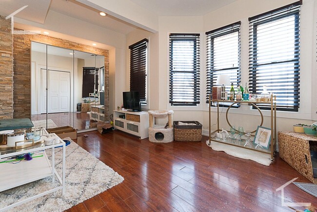 Photo - Beautiful & Renovated 2 bed in Brookline... Really Nice Listing!!