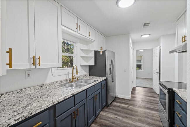 Photo - 2515 Yeager St