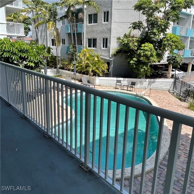 Photo - 3527 NE 168th St Unidad 204