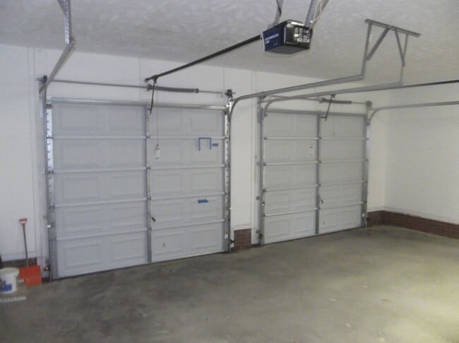 Photo - Spacious 3 bedroom with bonus!