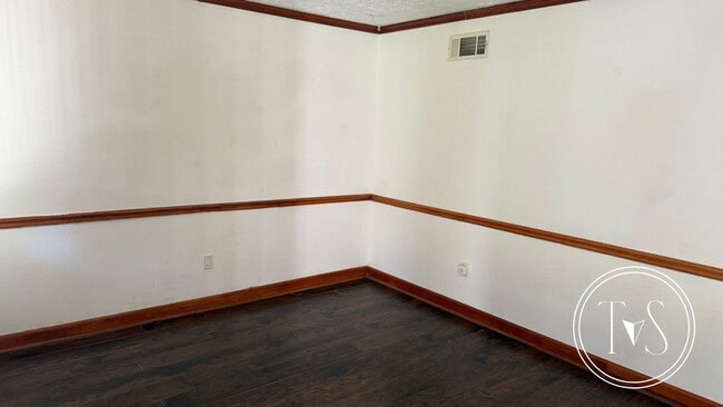 Photo - RATE DROP ALERT (was $1875/month)!