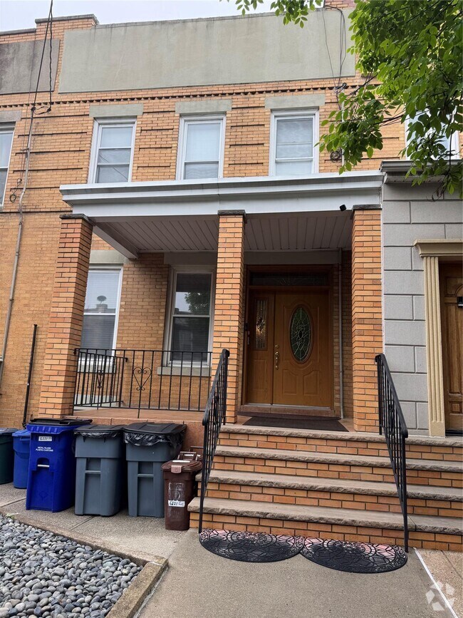 Building Photo - 62-21 60th Dr Rental