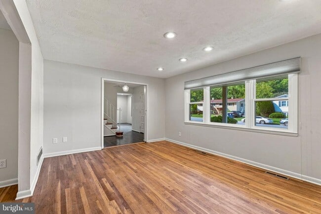 4631 Hawksbury Rd