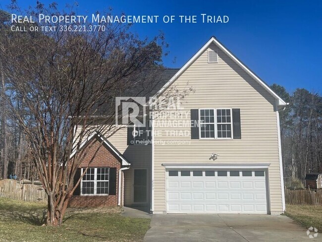 Building Photo - 4 Bedroom/2.5 Bath 2 Story House in High P...