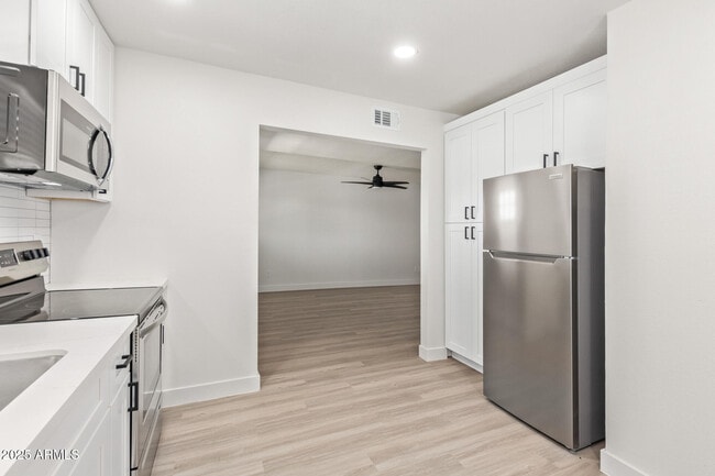 Photo - 103 W Broadway Rd