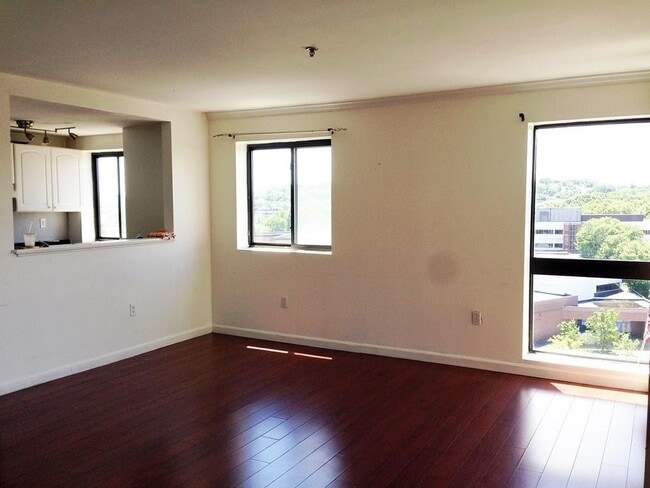 Photo - 15 N Beacon St Unidad 1003