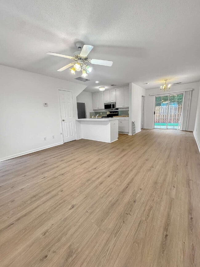 Photo - Beautiful End-Unit Townhome Available Immediately