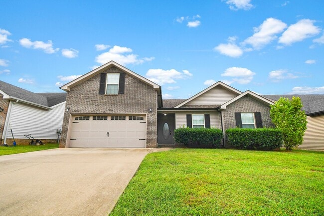 Building Photo - Pet Friendly Three Bedroom! Rental