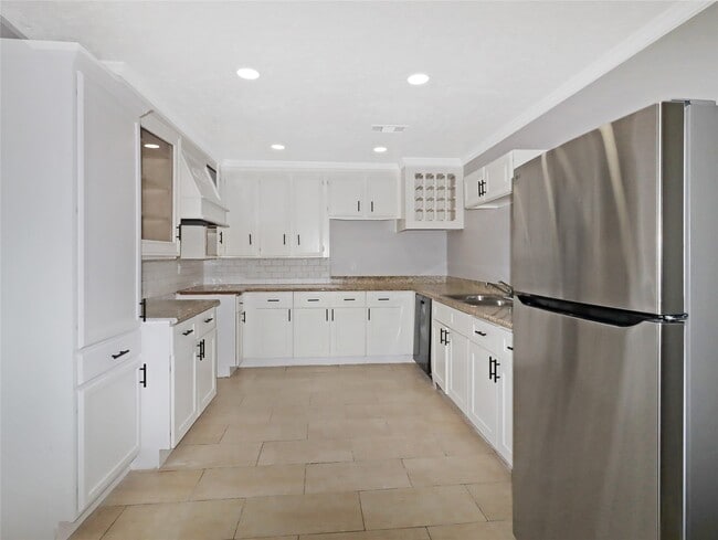 Photo - 8711 Shadow Crest St
