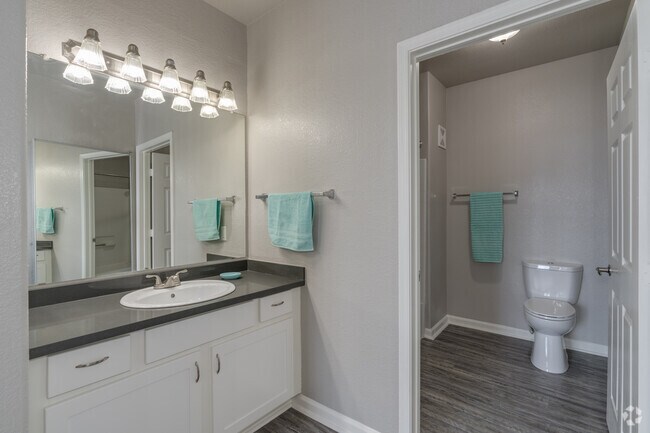 2BR, 2BA - 1,121SF