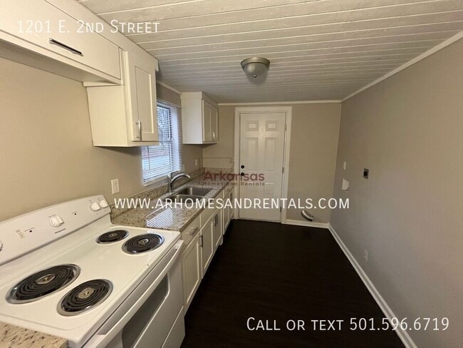 Photo - 1201 E 2nd St