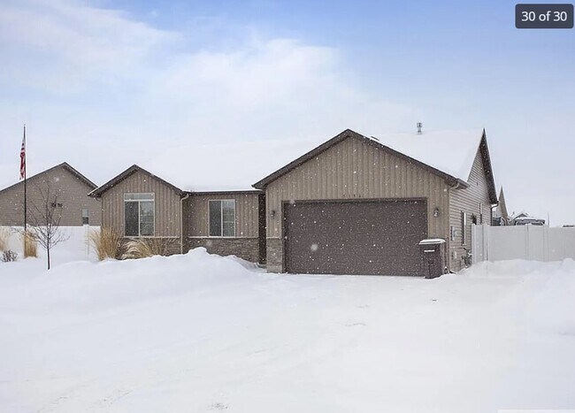 Photo - 5196 Ryanne Way