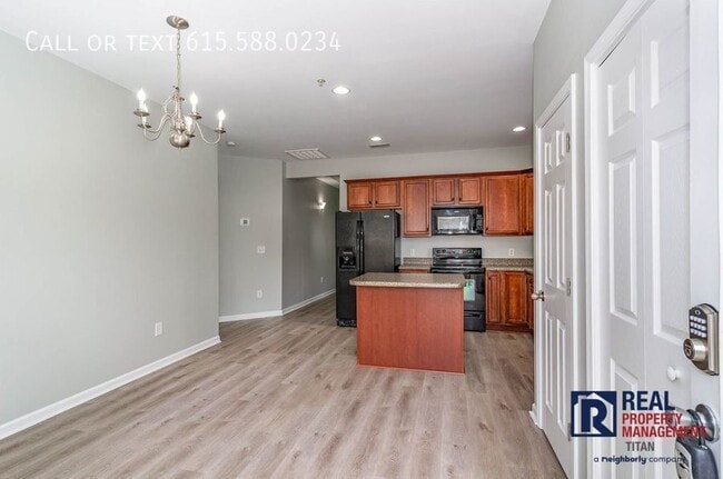 Photo - 1004 Briggs Ln