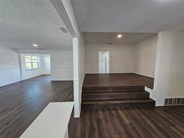 Photo - 2400 Meadow Creek Dr