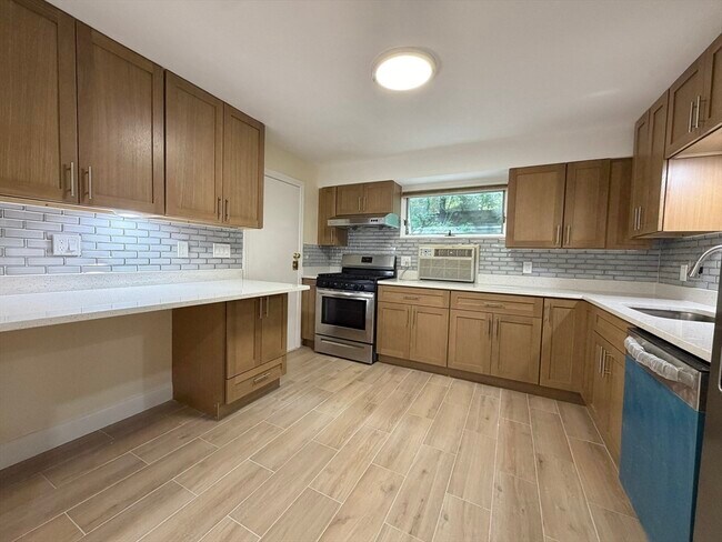 Photo - 487 Lowell Ave