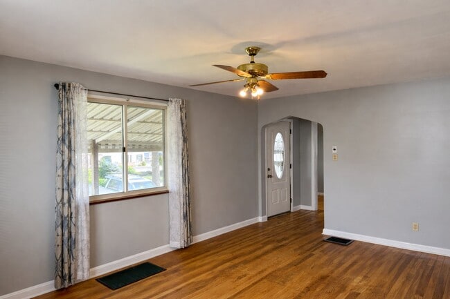 Building Photo - 5517 Surrey Ave