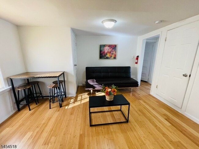 169 Hillside Ave Unidad 3