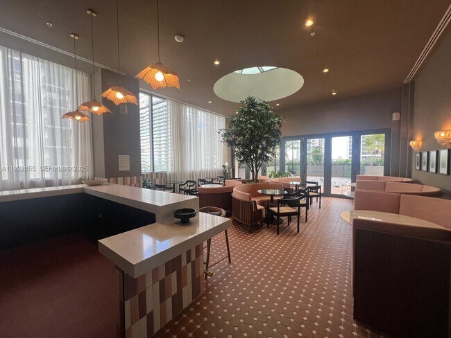 Photo - 11 NE 6th St Unidad 2709