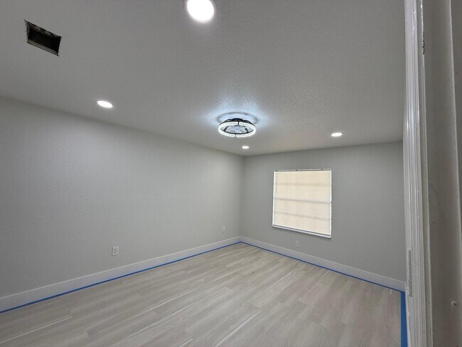 Photo - 1215 NW 2nd St Unidad 0